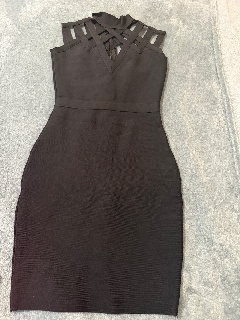 Classic Black Sleeveless Bodycon Dress with Strappy Neckline